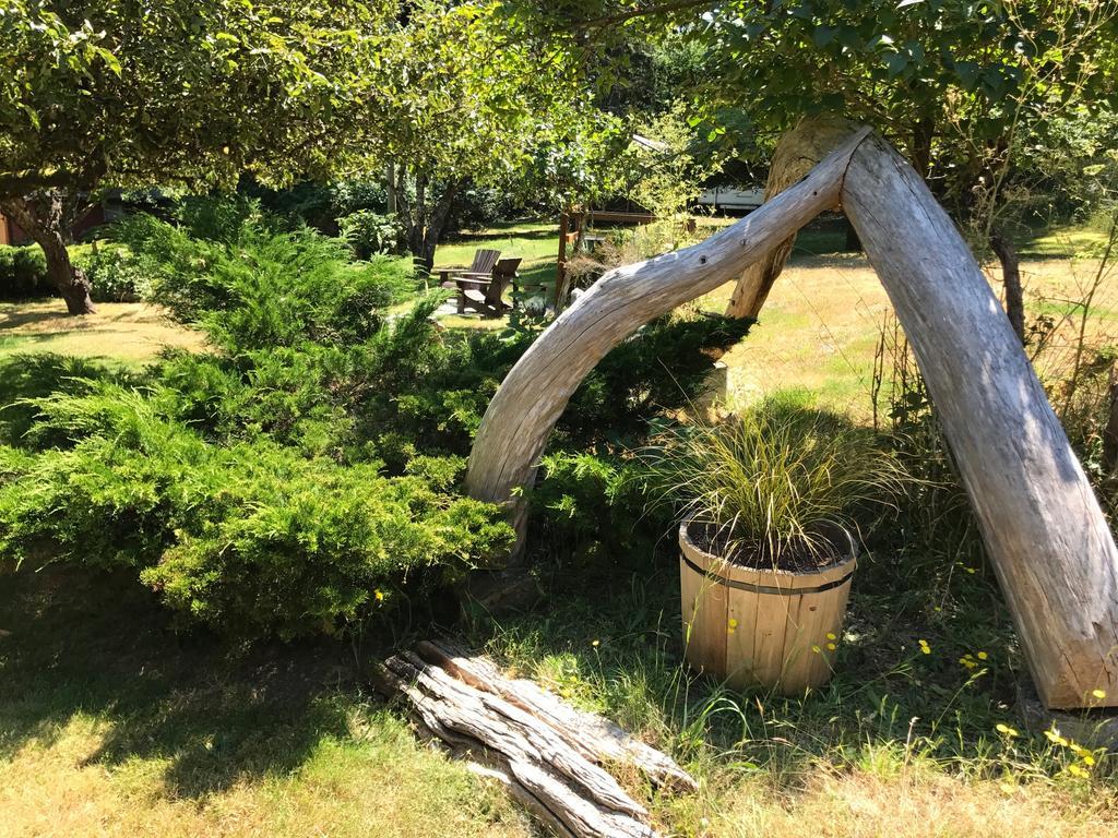 Driftwood Village Cottages Sturdies Bay Exterior foto