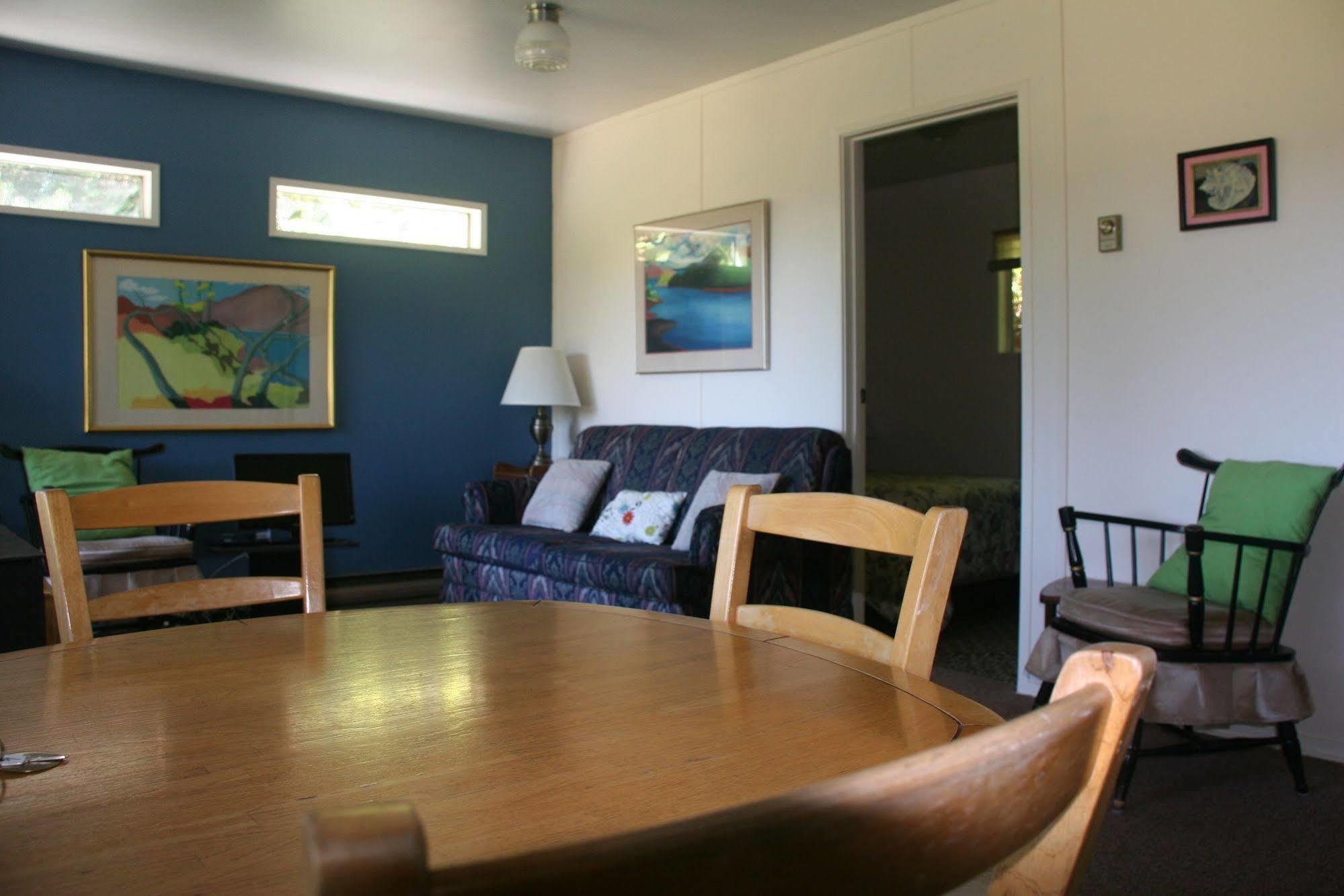 Driftwood Village Cottages Sturdies Bay Exterior foto