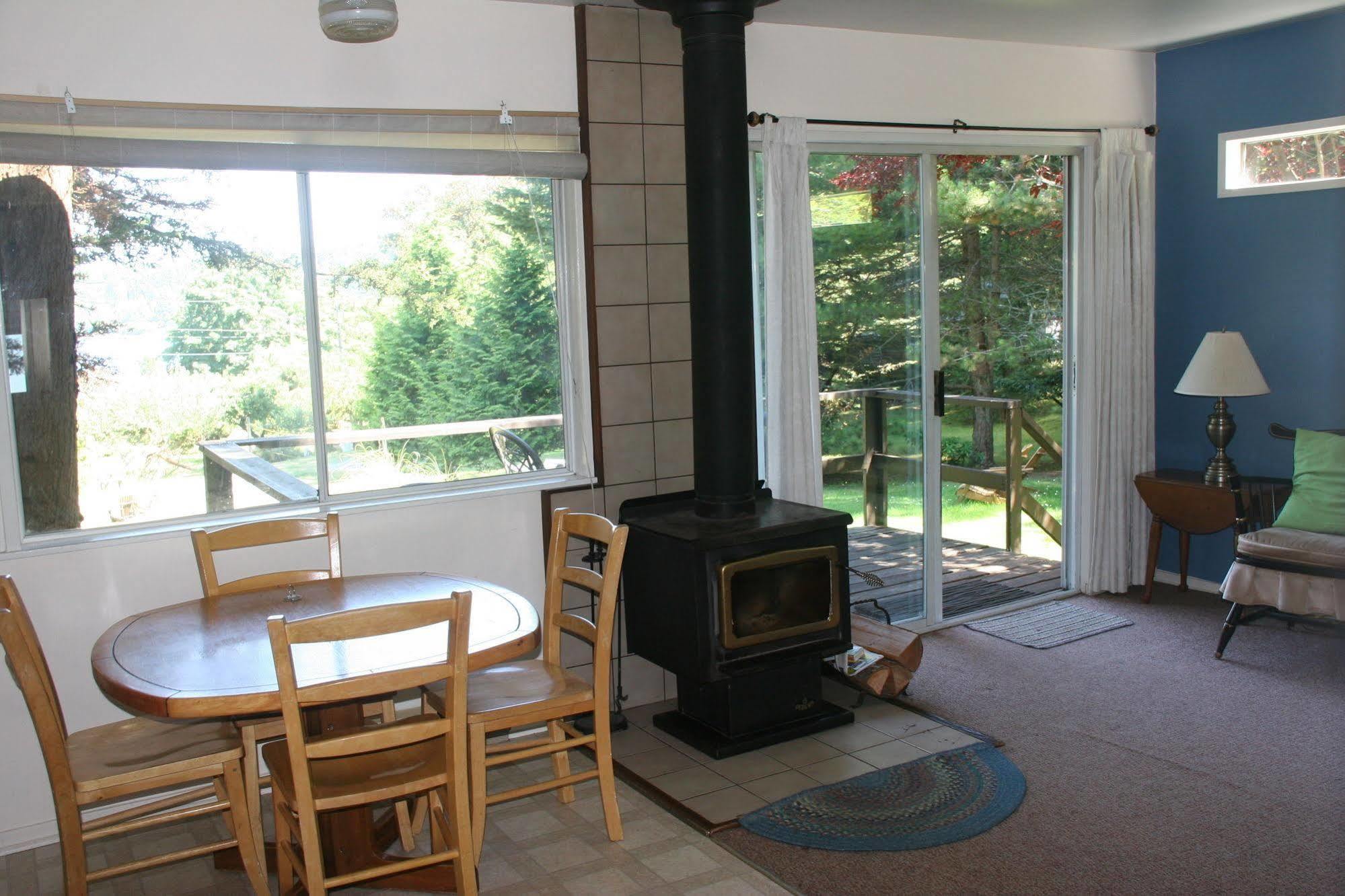 Driftwood Village Cottages Sturdies Bay Exterior foto