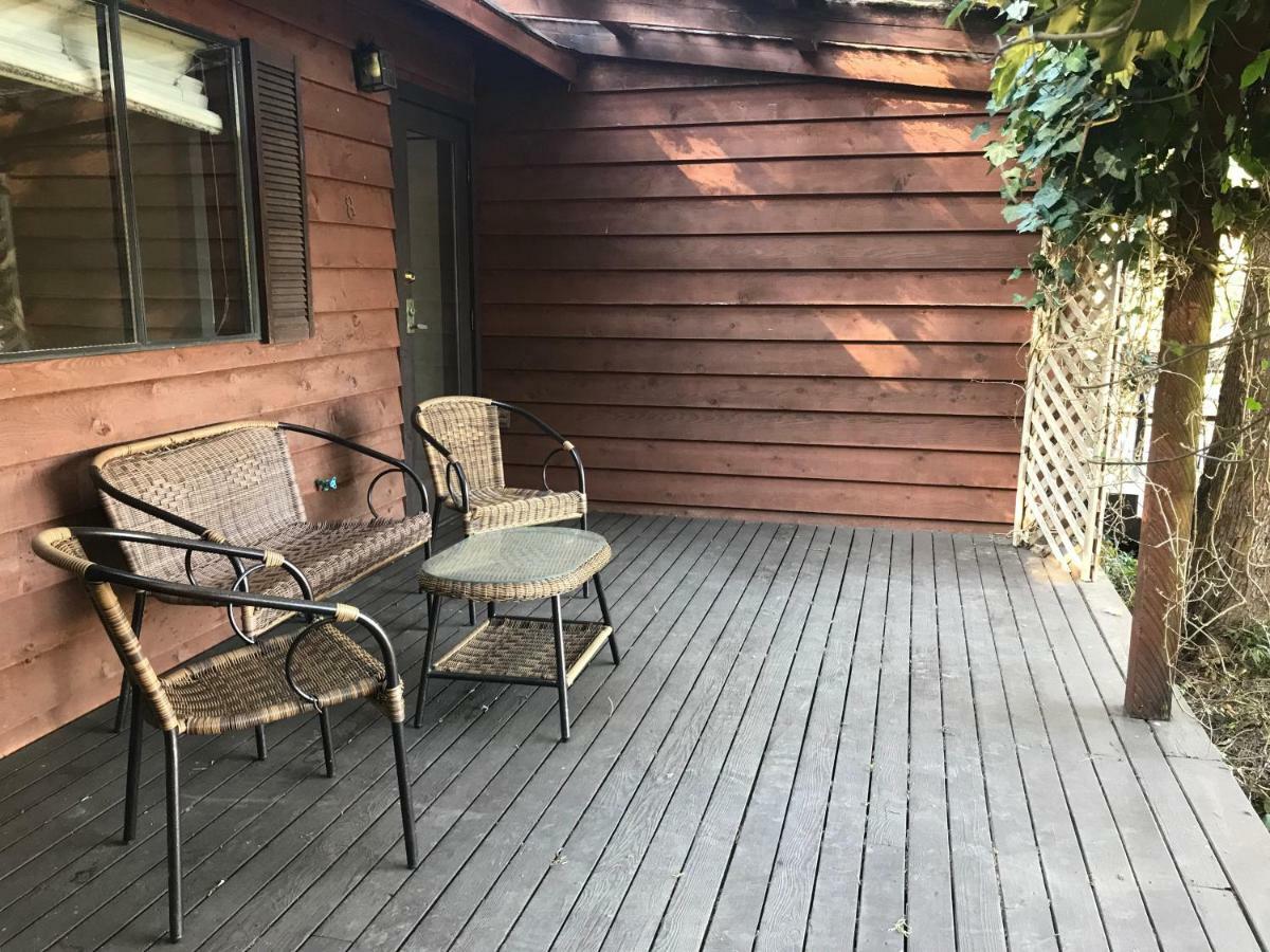 Driftwood Village Cottages Sturdies Bay Exterior foto